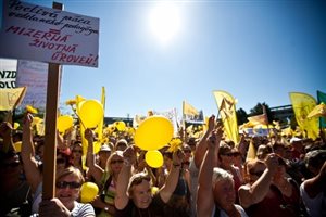 Platy pedagogických a odborných zamestnancov sa zvýšia od 1. septembra o 6%